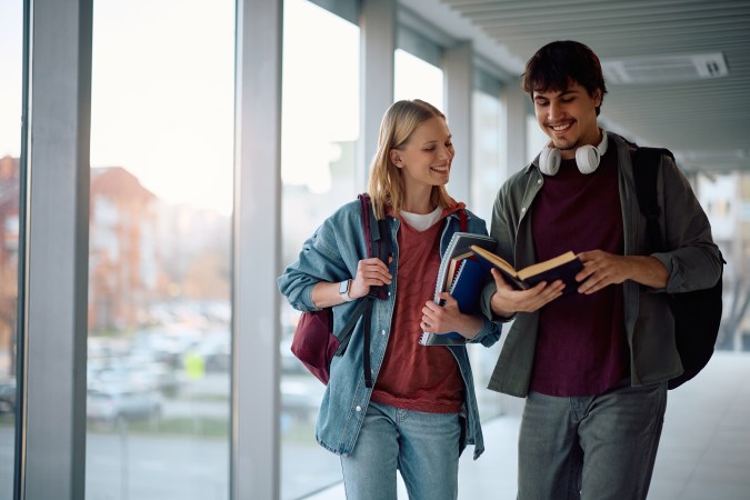 Realiza actividades diferentes para conocer nuevas personas.