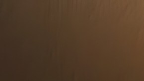 Mejora tu conexión con el hogar al usar una decoración inspirada en el minimalismo cálido.