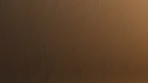 Mejora tu conexión con el hogar al usar una decoración inspirada en el minimalismo cálido.