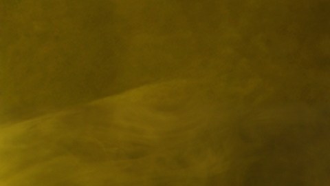 mujer jugando pádel