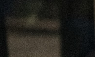 hombre en baño con hielo