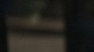 hombre en baño con hielo