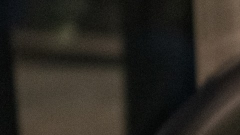 hombre en baño con hielo